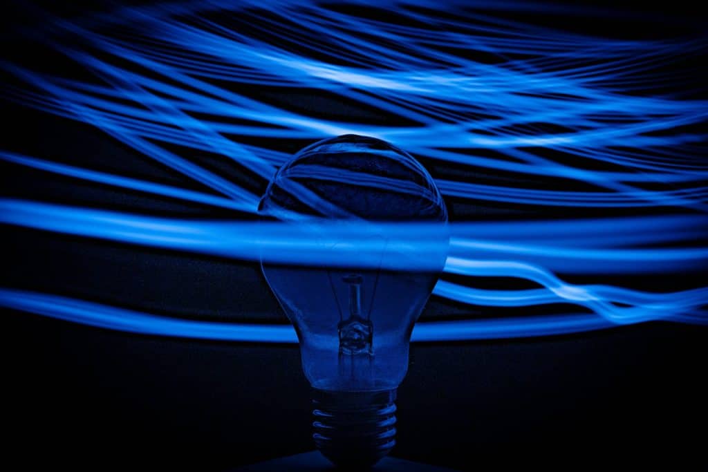 Dispositivos inteligentes para ahorrar luz en casa